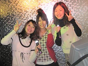 カラオケ、テニスコートも完備　イメージ
