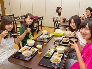 美味しい食事付き？格安な自炊？　イメージ