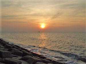 教習所の目の前は海。夏は海水浴！　イメージ