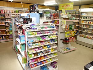 校内にはプチコンビニやカラオケルームまで！？ イメージ